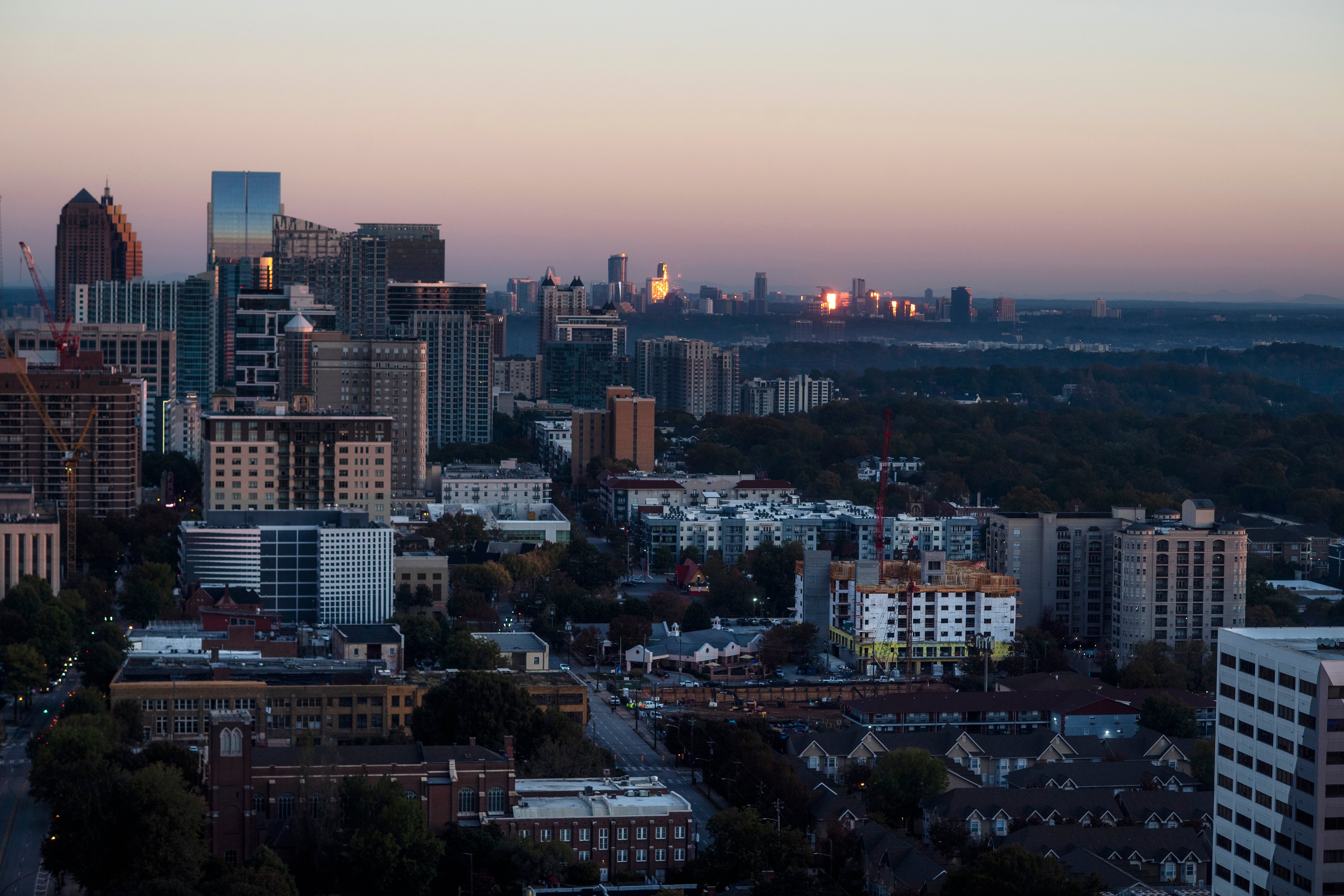 A view of the skyline of Atlanta, Georgia while the sun rises.