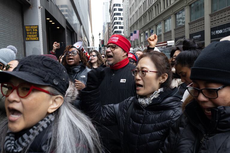 NewYork-Presbyterian nurses reject contract by overwhelming margin
